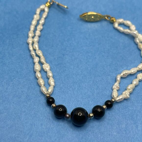 Vintage freshwater pearls and black onyx bracelet - Picture 4 of 8